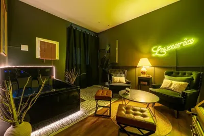 Love Room chez Luxuria – Hébergement Romantique à Avignon, photo 2