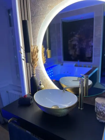 Suite KalypsÔ – Romantisme, Balnéo et Sauna Privé, photo 4