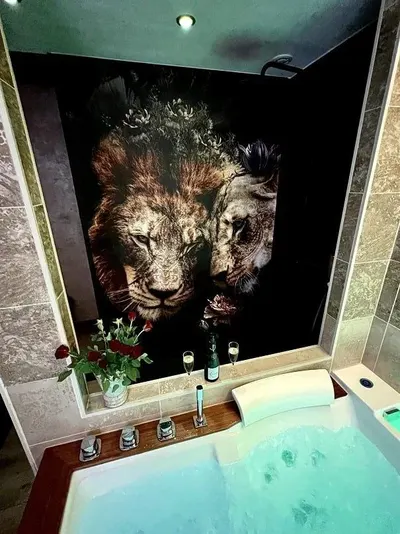 Suite KalypsÔ – Romantisme, Balnéo et Sauna Privé, photo 3