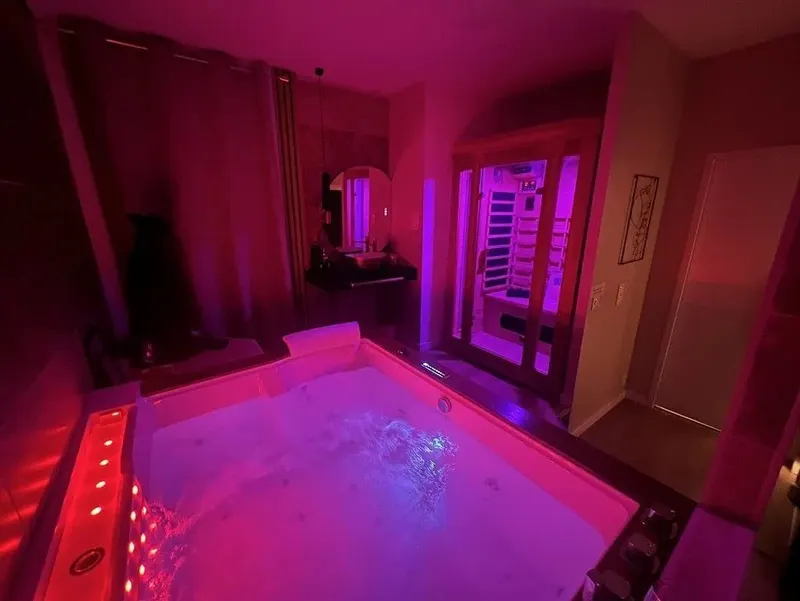 Suite KalypsÔ – Romantisme, Balnéo et Sauna Privé, love room à Quimperlé