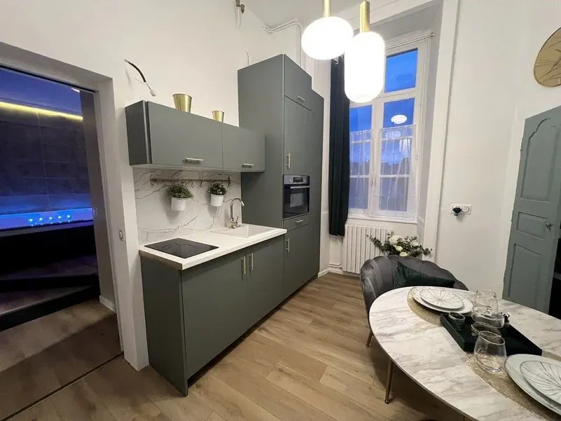 Suite KalypsÔ – Romantisme, Balnéo et Sauna Privé, photo 6