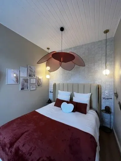 Suite KalypsÔ – Romantisme, Balnéo et Sauna Privé, photo 2