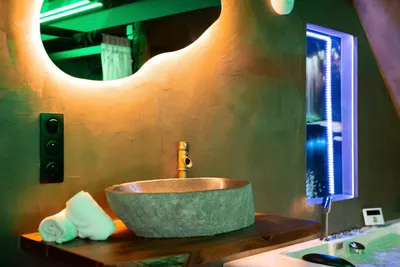 La Forêt Enchantée - Love Room à thème - Jacuzzi, photo 3