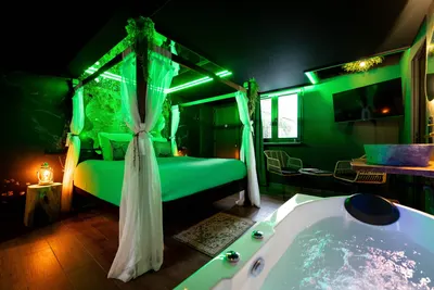 La Forêt Enchantée - Love Room à thème - Jacuzzi, photo 5