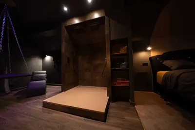 Love House, photo 3