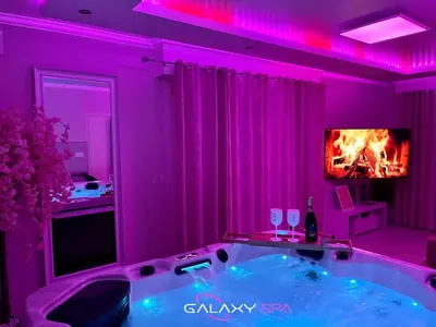 GALAXY SPA - Suite Venus Jacuzzi et Sauna Privatif, love room à Champigneulles