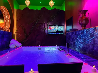 Le Palais des Mille et Une Nuits - Jacuzzi privé & Pièce secrète, photo 2