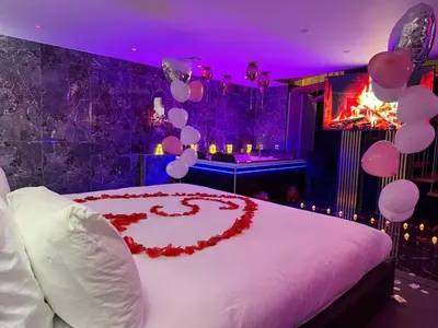 Suite Genève Gaillard – Jacuzzi Privé et Séjour Luxe, love room à Gaillard