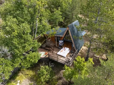 Cabane dans les arbres avec jacuzzi privatif - Petite Buëch, love room à Serres