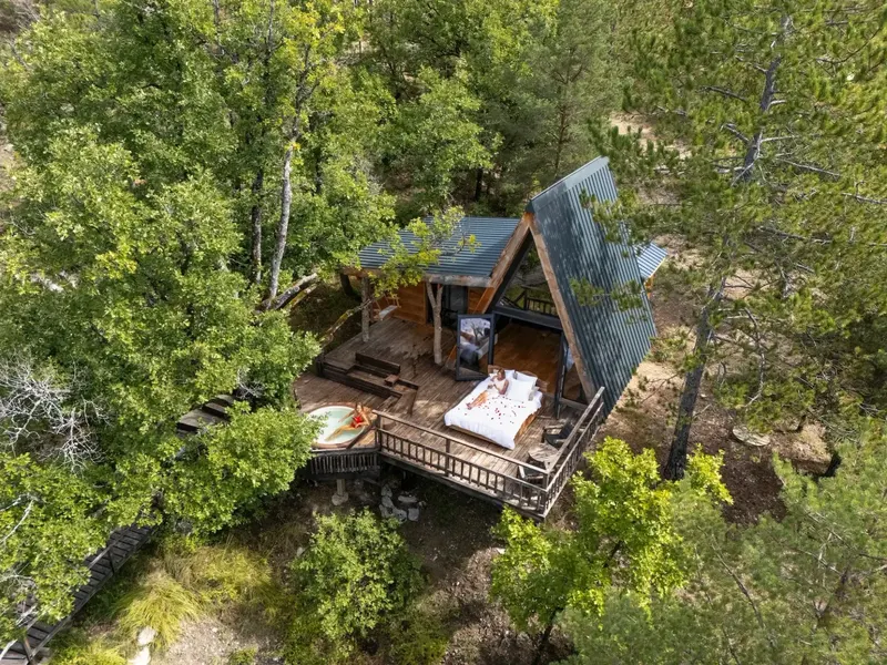 Cabane dans les arbres avec jacuzzi privatif - Petite Buëch, love room à Serres