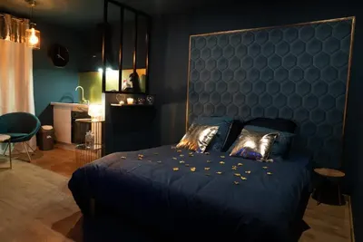 Rêve d'or 2 - Spa privé - Déville-lès-Rouen, love room à Déville-lès-Rouen