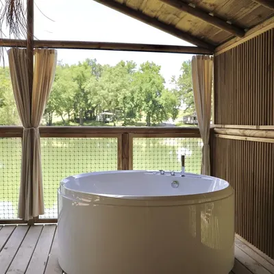 Whaka Lodge, love room à Seissan