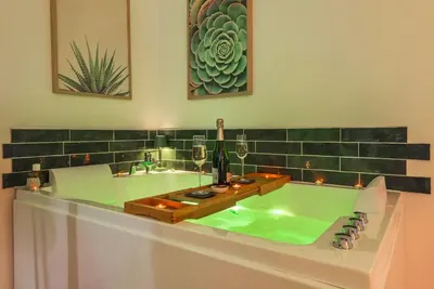 La Petite Jungle Romantique, love room à Schweighouse-sur-Moder