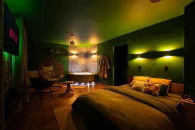 Suite Amazonie de luxe avec balnéo – séjour spa, love room au Havre
