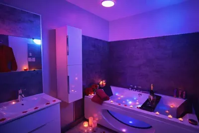 Logement romantique avec jacuzzi privé – séjour parfait pour couples, photo 4