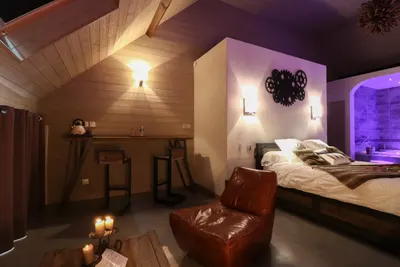 L’Abri Cosy - L'Authentique, love room à Saint-Gilles