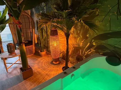 Le Lodge de la Jungle, love room à Nanteuil-lès-Meaux
