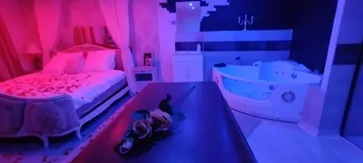Love room avec spa privatif, love room à Saint-Amarin
