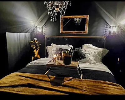 Les étonnants romantiques, love room à Combourg