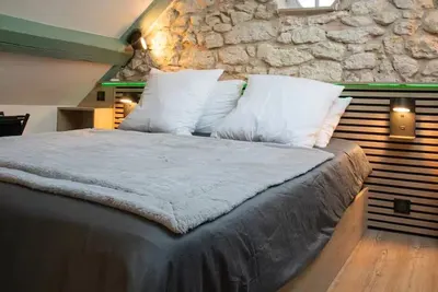 La Villa Aliénor – Spa et Cinéroom, love room à Montigny-Lencoup