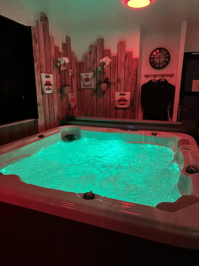 LA MAISON DES PLAISIRS, love room à Champigny-sur-Yonne