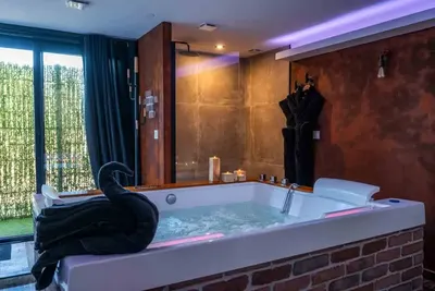 La Suite 55 - L’Industrielle, love room à Istres