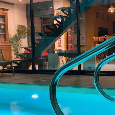 Loft Spa Reims 250m2 privatifs, piscine intérieure chauffée, love room à Reims