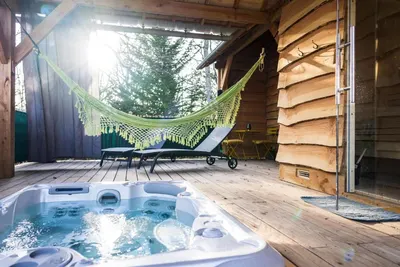 Charmante Cabane dans les arbres avec jacuzzi et sauna, photo 2