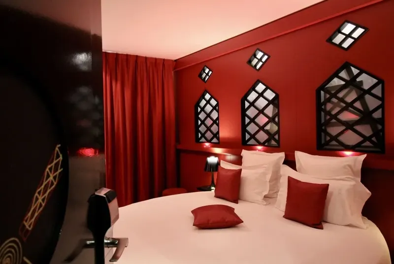 Secret de Paris Hotel & Spa**** Chambre Moulin Rouge, love room à Paris