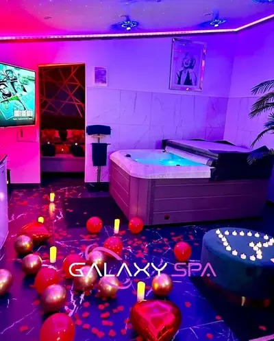 GALAXY SPA - Suite Jupiter Jacuzzi Privatif, love room à Champigneulles
