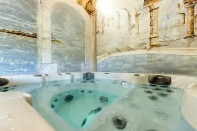 Les Murmures de l' Amour, love room à Fléré-la-Rivière