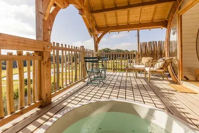Dihan hôtel de cabanes - Cabane spa luxe Ehan, love room à Ploemel