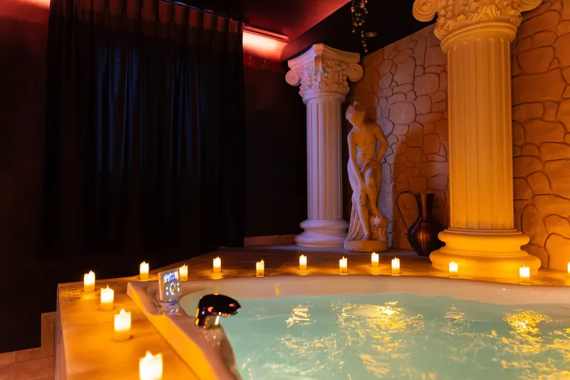 La Suite de Vénus - Love Room Jacuzzi Pièce Secrète, photo 6