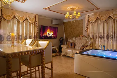 Le Petit Versailles – Suite Royale avec Jacuzzi & Terrasse Vue Seine, love room à Vernon