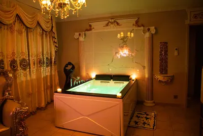Le Petit Versailles – Suite Royale avec Jacuzzi & Terrasse Vue Seine, photo 2