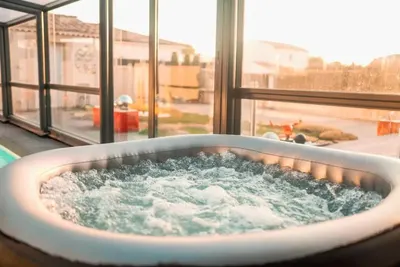 L'Aurore Love Room Prestige avec Jacuzzi, Sauna, Piscine Chauffée, photo 4