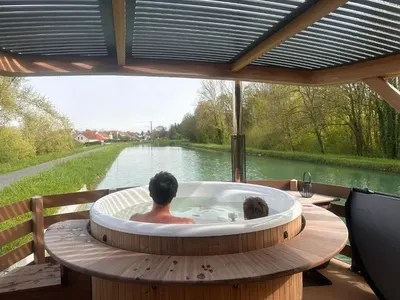 House Boat avec SPA naviguant en Champagne, love room à Mareuil-sur-Ay