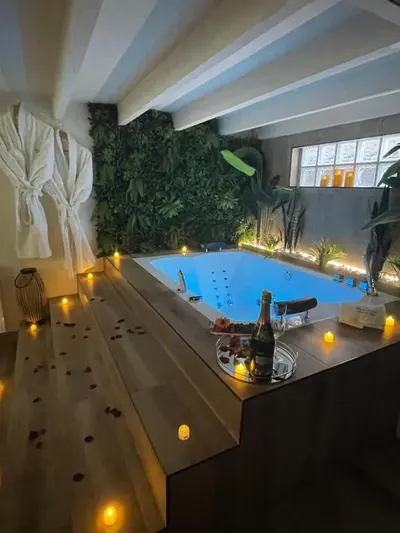 Memories Loft and Spa - Paris, love room à Carrières-sur-Seine