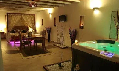 La Paillote Exotique - Suite Maldives, love room à Beaucaire