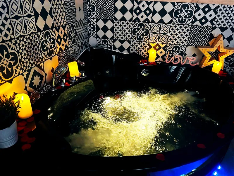 Le Chalet romantique en montagne, SPA, Écran cinéma, Lit king size, day use, 5min centre, photo 6