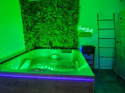 Le Mas Falck - Suite Bali, love room à Mauguio