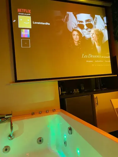 La loveinterdite chez loveroom Toulon, love room à Toulon