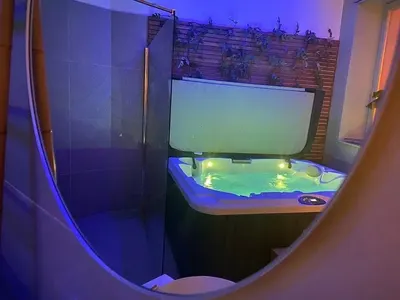 Le 50 suite and spa - La Palmer, love room à Bordeaux