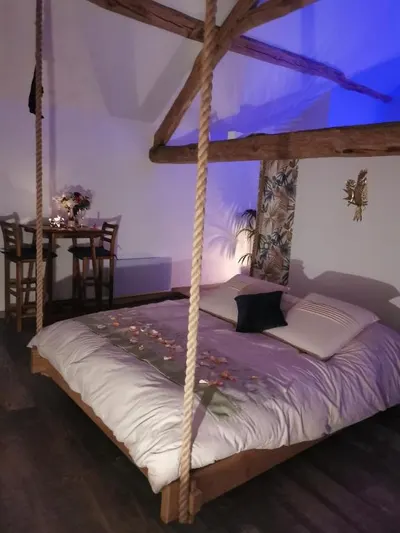 La Bulle suspendue, love room à Bassevelle
