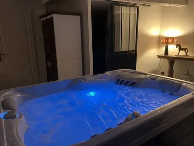BIEN ETRE ROMANTIQUE, love room à Thégra