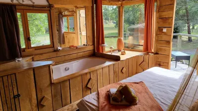 Le Nid Dans Les Bruyères, love room à Fère-en-Tardenois