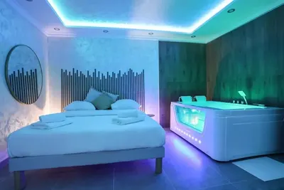 La Suite avec spa privatif, love room à Strasbourg