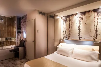 Apostrophe Hôtel - Chambre Balnéo, photo 5