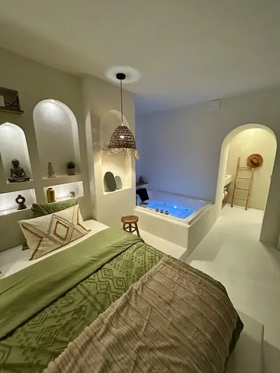 Bali Suite - Spa Jacuzzi, love room à Saint-Étienne