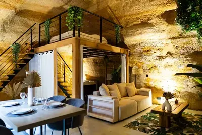 Suite troglodyte avec spa privé – Luxe et détente, love room à Doué-la-Fontaine